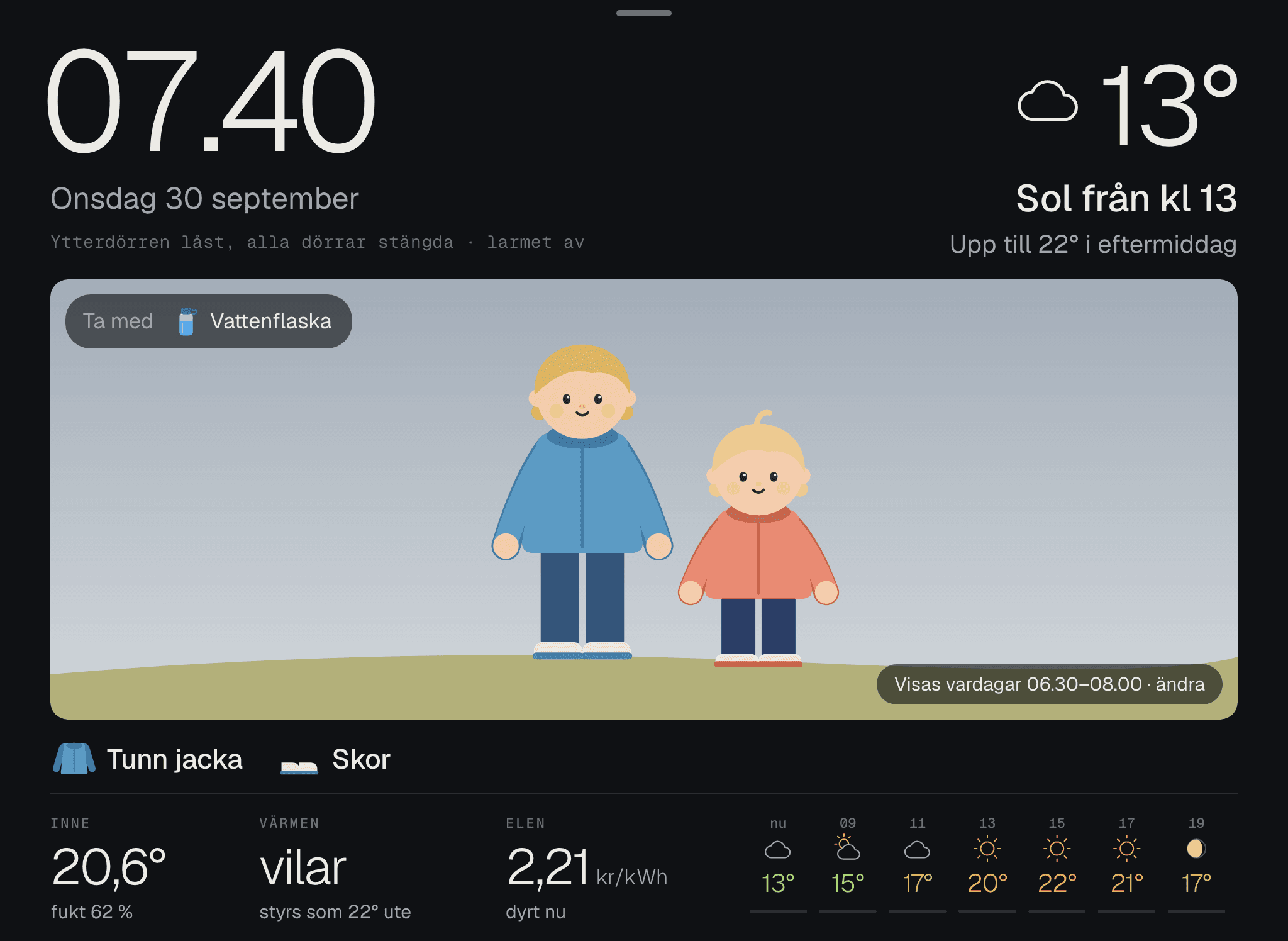 Två barn i tunna jackor under en grå septemberhimmel, klockan 07.40.